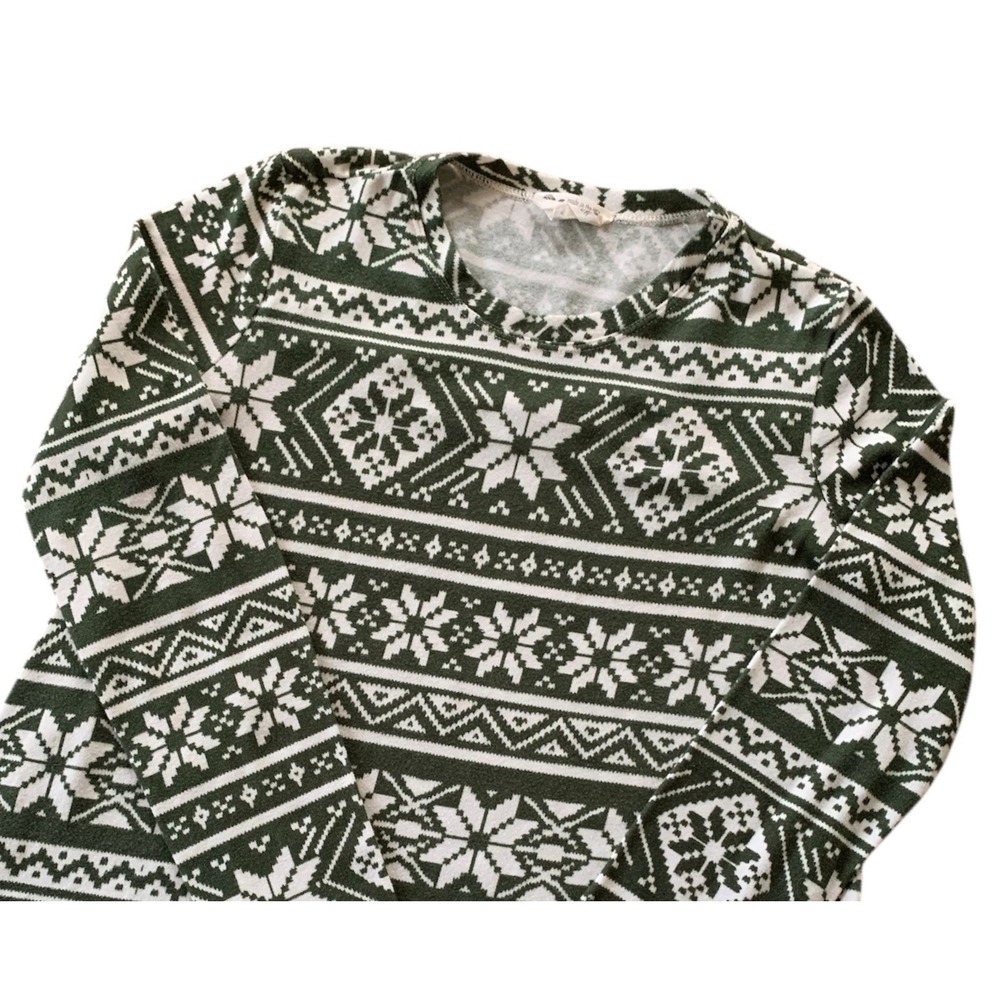 MUMU Mellow‎ Long Sleeve Top Shirt Green Snowflake Holiday Christmas Winter Med